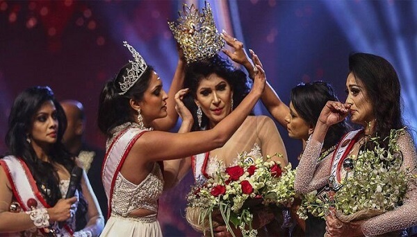 Mrs. Sri Lanka Fights on Stage in the Competition, Winning Woman Injured Mrs. Sri Lanka Fights on Stage in the Competition, Winning Woman Injured