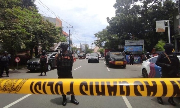 INDONESIA: Suicide Bomber Attack Outside a Church, Injuring 14 People