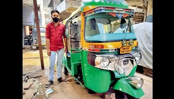 Indian Muslim Boy Converted His Rickshaw to Ambulance Service