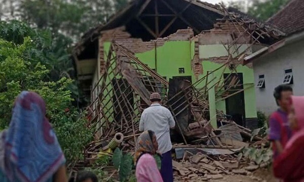 Indonesia:  Earthquake in Java Killed 6