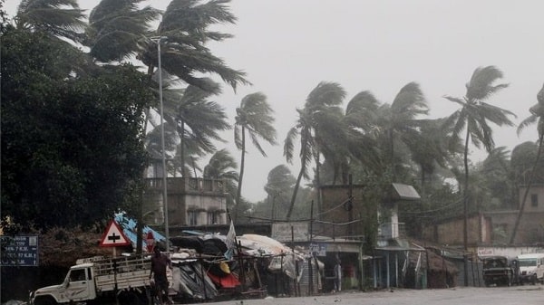 Sea Storm Taute Wreaks Havoc on Indian Coast, Villing 12