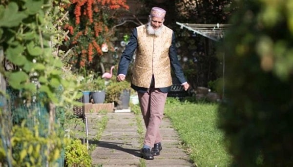 UK: 101-Year-Old Fundraiser Dabirul Islam by Walking While Fasting Goes Viral