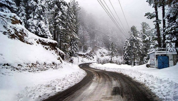 The trend of snow hiking is also increasing in Nathia Gully (Photo: AFP)