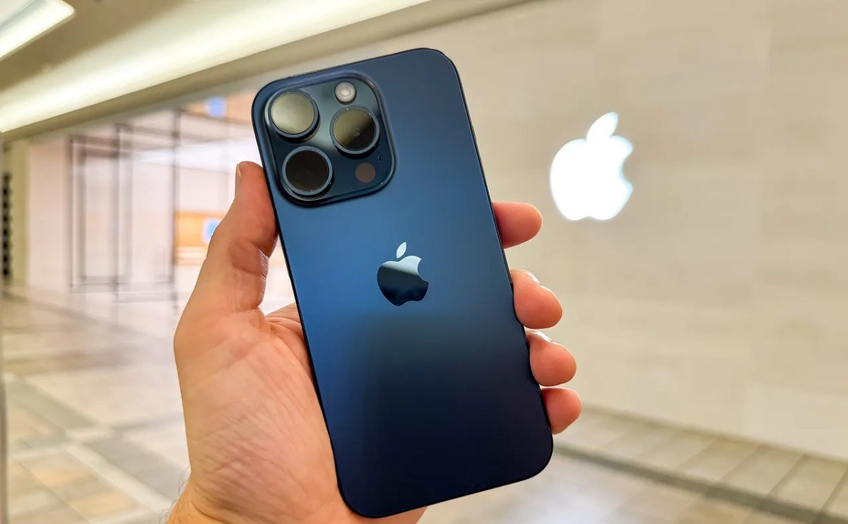 iPhone 15 Pro Review: Elevating the Smartphone Experience for Discerning Users